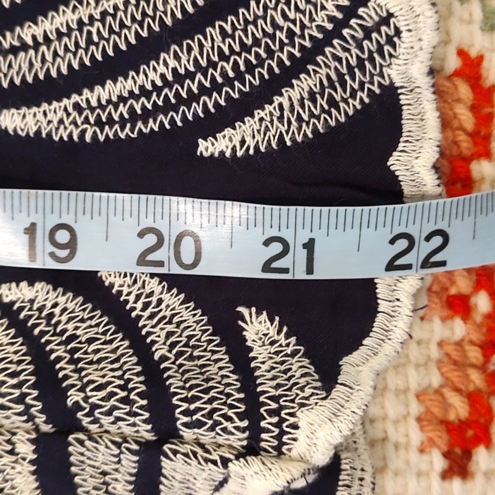 Solitaire NWT Navy Blue & White Embroidered Ferns Boxy Scalloped Hem SZ:L Blouse - Picture 13 of 14
